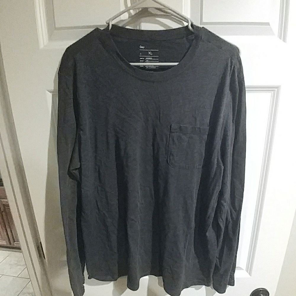 Gap dark grey long sleeve t-shirt